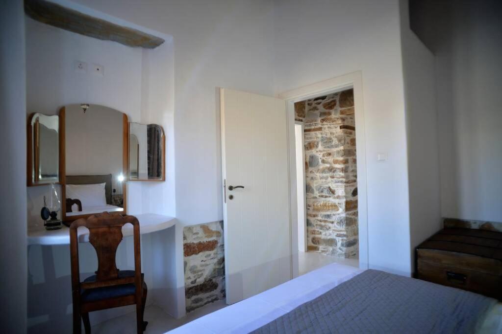 George Farmhouse Chrousa Exterior foto